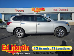 2017 Nissan Pathfinder SV