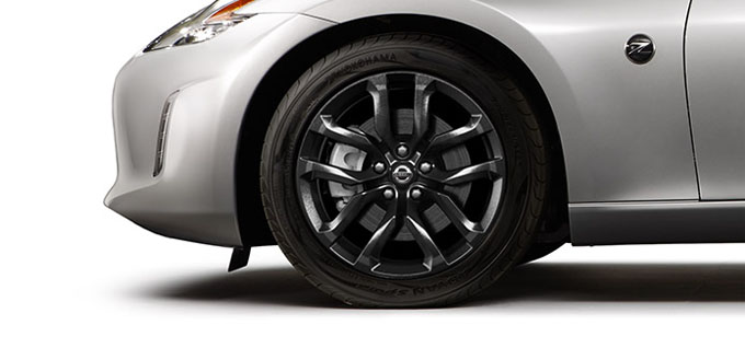 The 370Z® performs on 18” black-finish aluminum-alloy wheels.