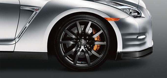 20 inch Super-lightweight forged-alloy RAYS® wheels