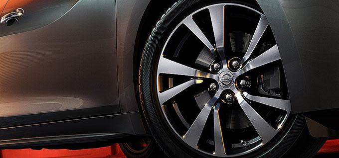 Diamond-Cut Finish Wheels and Custom Tires